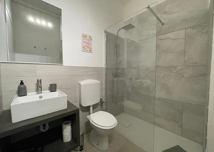 Manuzio Venezia - Free Parking Местре